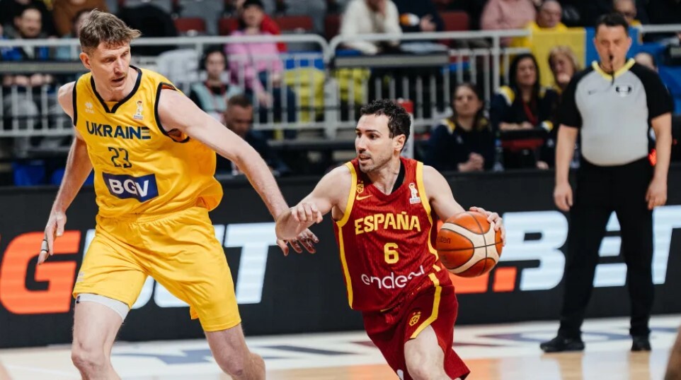 Пустовий увійшов в топ-10 історичного рейтингу збірної за підбираннями